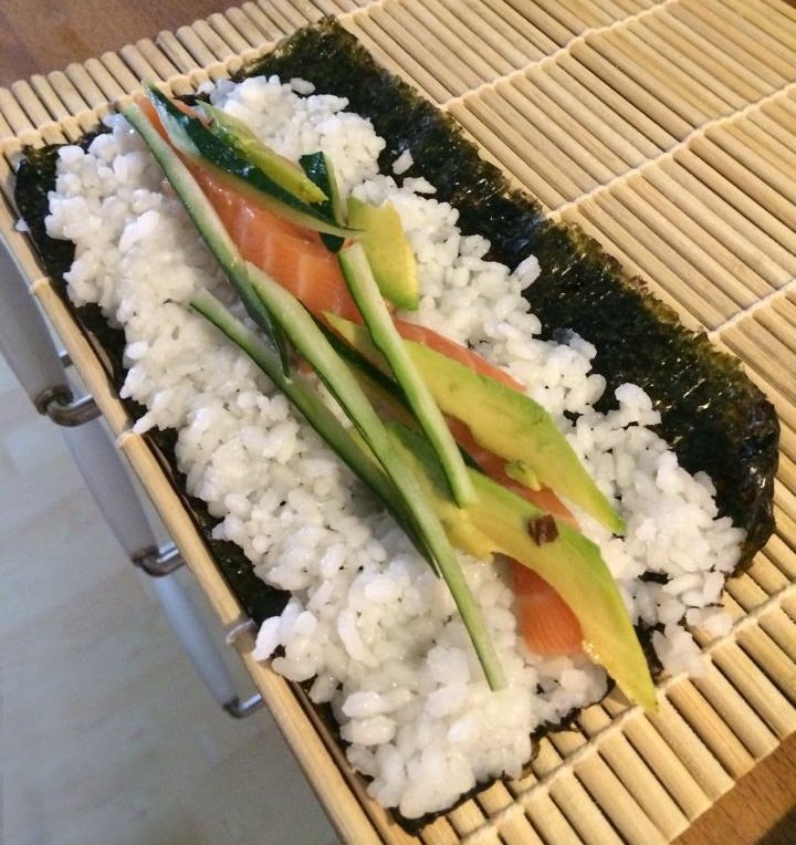 preparazione maki sushi